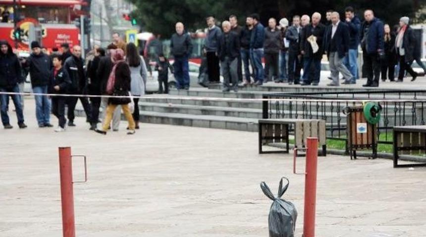 Kaldırımdaki Poşet Panik Yarattı