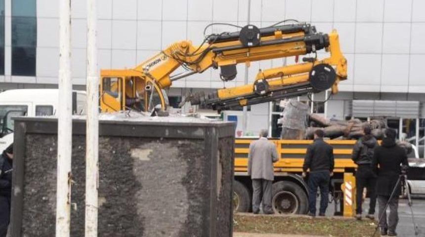 Diyarbakır'daki Atat&uuml;rk Heykeli 'bakım-Onarım' I&ccedil;in Kaldırıldı
