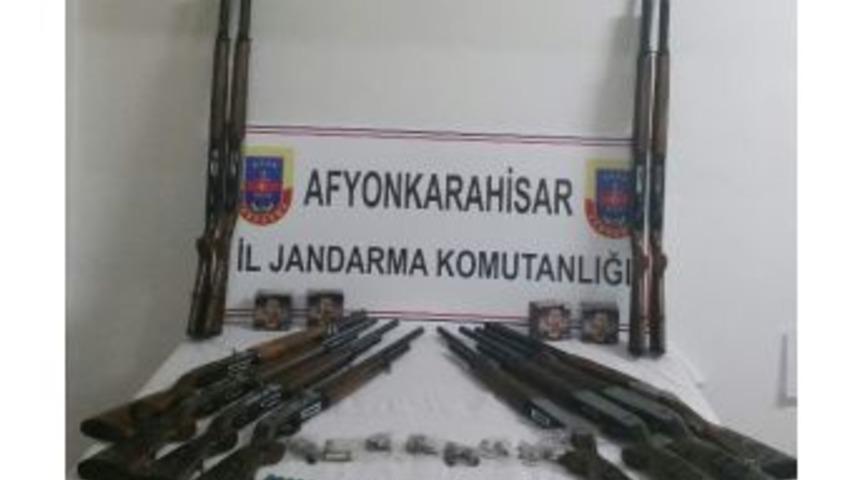 Jandarmadan Silah Ka&ccedil;ak&ccedil;ılarına Y&ouml;nelik Operasyon