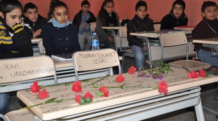 13 Yaşındaki &Ouml;ğrencinin &Ouml;l&uuml;m&uuml; Arkadaşlarını Yasa Boğdu