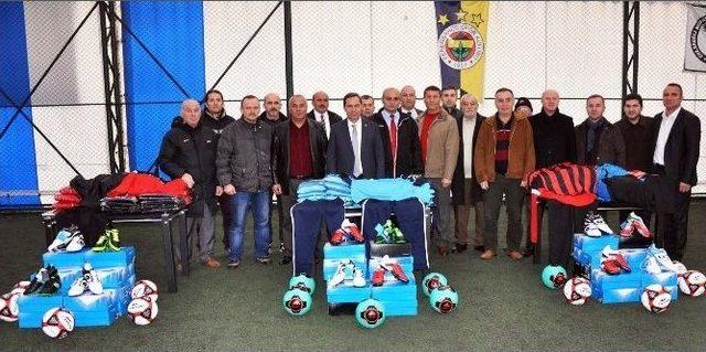 Belediye Amatör Spor Kulüplerine Malzeme Yardımı Yaptı