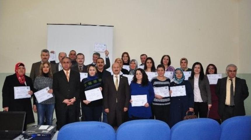 Aile Eğitimini Başarıyla Tamamlayanlar Sertifikalarını Aldılar