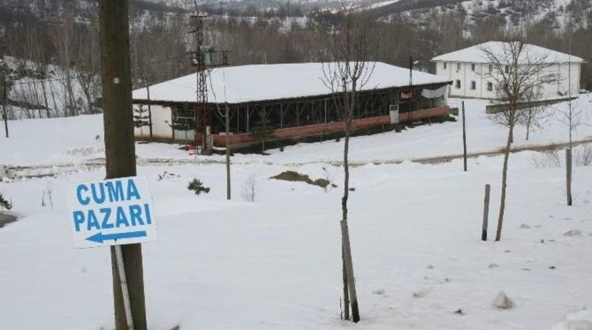 Tarihi Pazarı Kar Vurdu