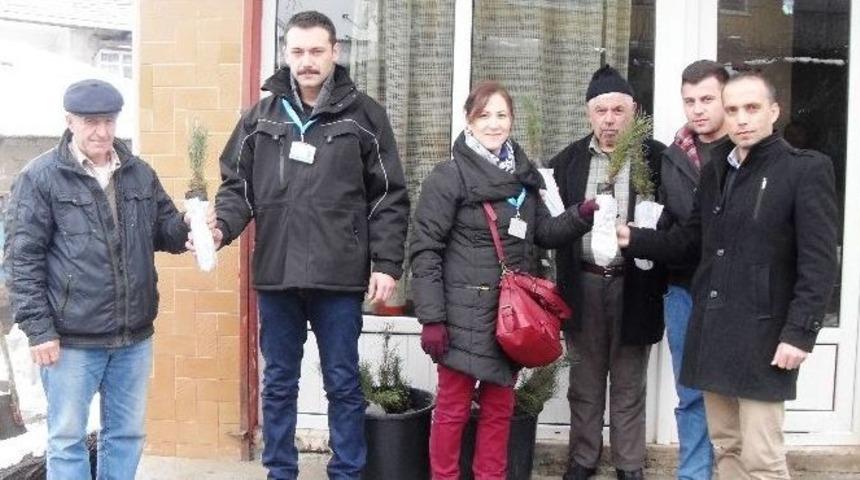 İzmit Belediyesi&rsquo;nden K&ouml;ylere Fıstk &Ccedil;amı