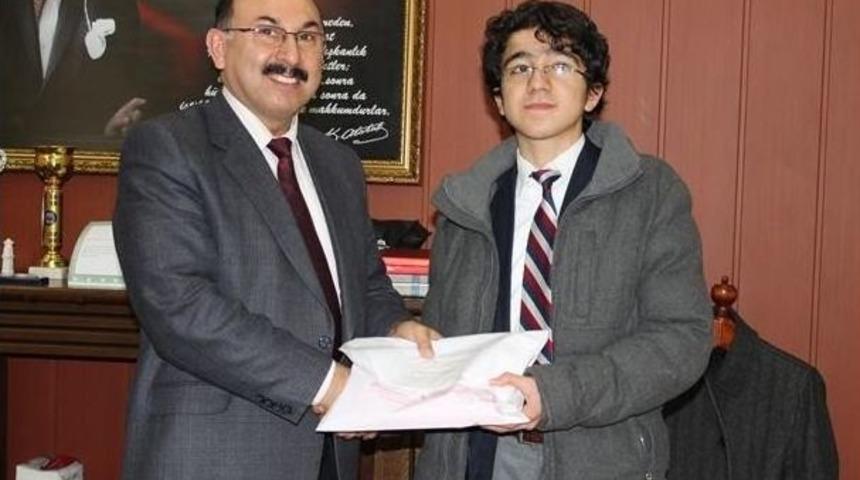 Teog Sınavında Derece Yapan &Ouml;ğrenciler &Ouml;d&uuml;llendirildi