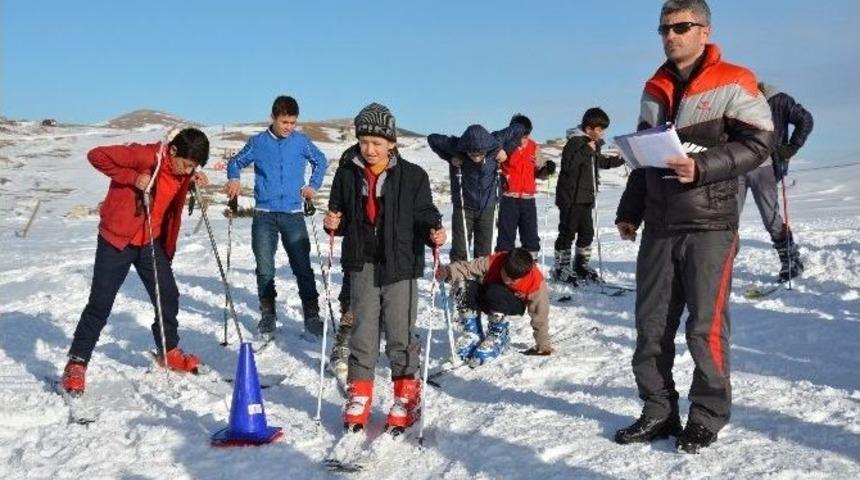 Okul Sporları Kayak İl Birinciliği Yarışları Yapıldı