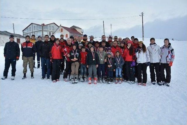 Okul Sporları Kayak İl Birinciliği Yarışları Yapıldı