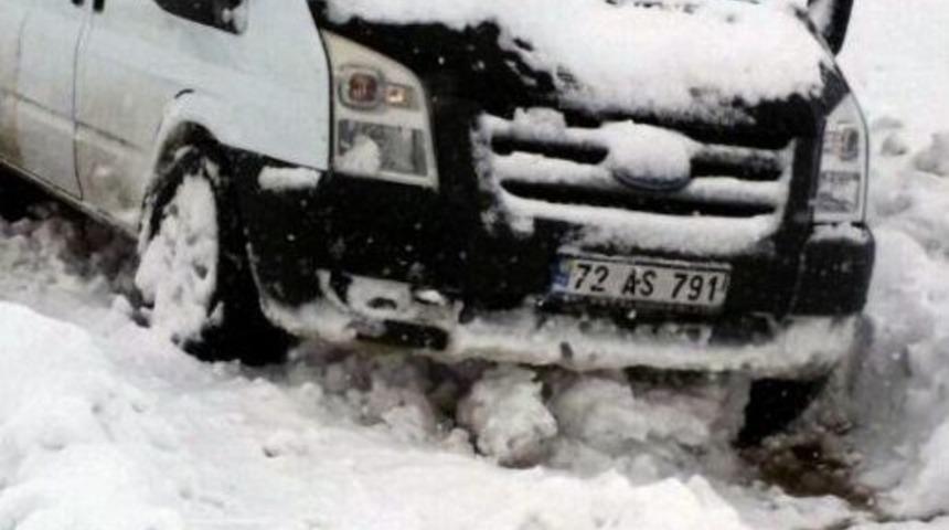 Yolda Masur Kalan &Ouml;ğrencileri &Ouml;zel İdare Ekipleri Kurtardı