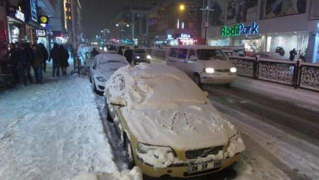 Van'da Akşam Saatlerinde Kar Yağışı Etkili Oldu