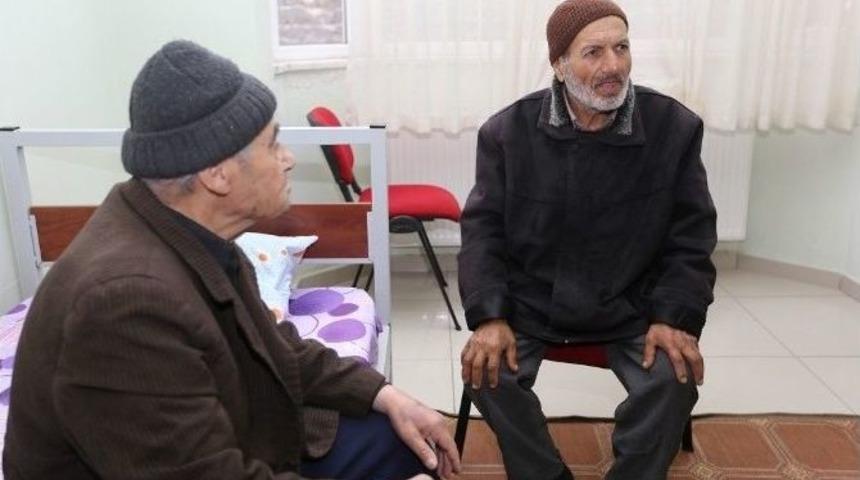 Evsiz Vatandaşlara B&uuml;y&uuml;kşehir&rsquo;den Yardım Eli