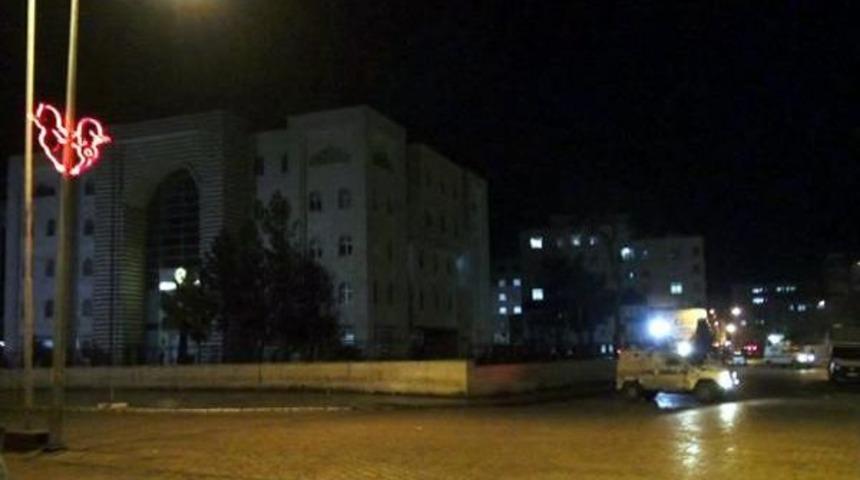 Cizre'de Kaymakamlık Binasına Roketli Saldırı