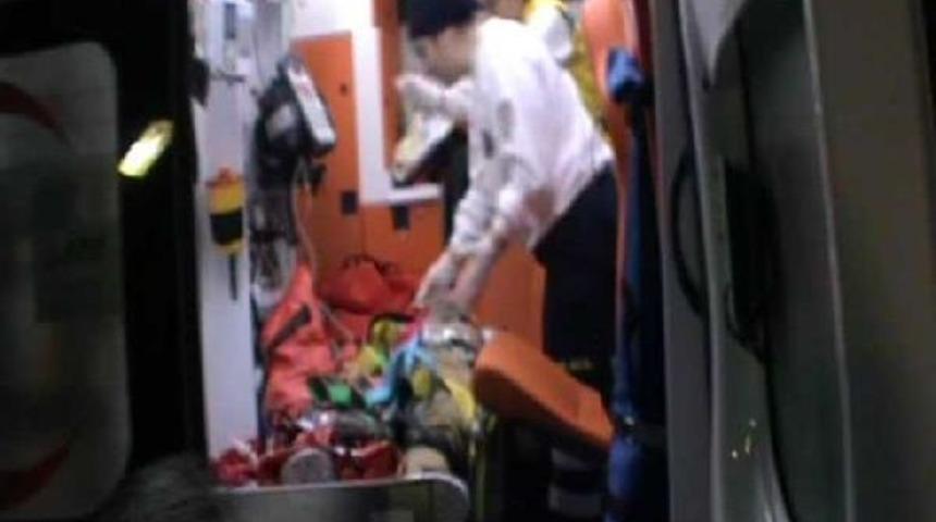 Otomobille &Ccedil;arpışan Motosiklet S&uuml;r&uuml;c&uuml;s&uuml; &Ouml;ld&uuml;