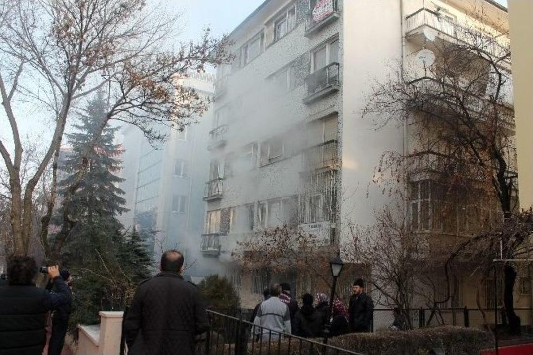Apartman Dairesinde &Ccedil;ıkan Yangın Korkuttu