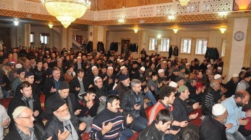 Vatandaşlar Doğu T&uuml;rkistan&rsquo;daki M&uuml;sl&uuml;manlara Dualarla Destek Verdi