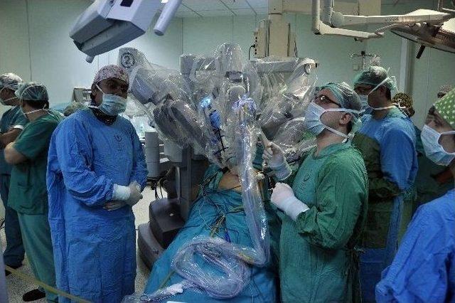 Robotik Cerrahi Yöntemiyle İlk Ameliyat