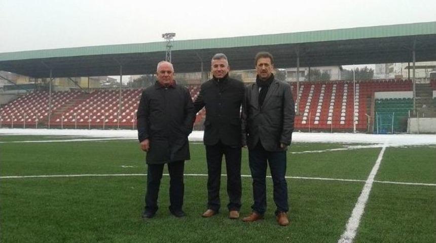 Bilecik Askf Başkanı İle Futbol İl Temsilcisi Yenilenen Stadı İnceledi
