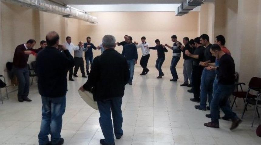 Kelkit&rsquo;te Halay Halkla Buluşuyor