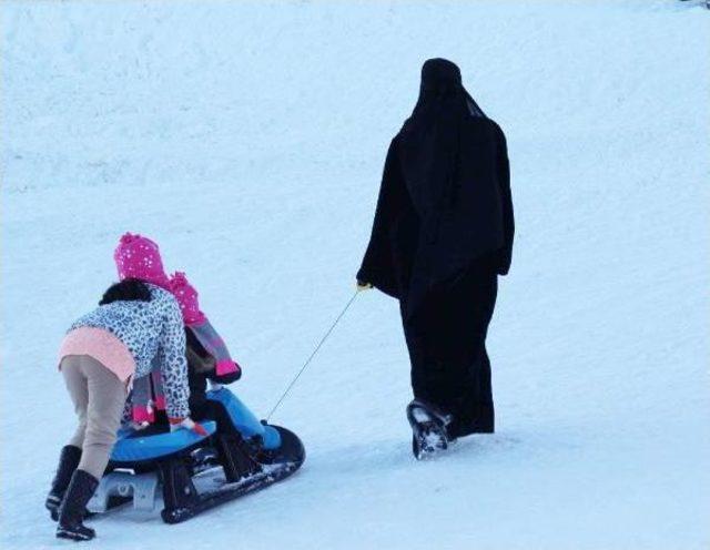 Arap Turistlerin Kızak Keyfi