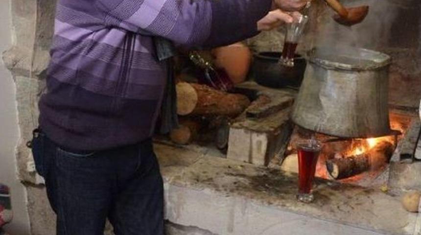 11 &Ccedil;eşit Bitkiden Kış &Ccedil;ayı Kaynatıp Dağıtıyor