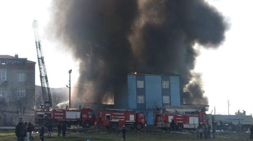 Geri D&ouml;n&uuml;ş&uuml;m Firmasında Yangın