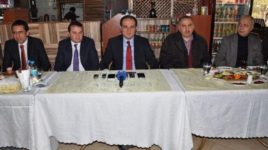 Ak Partili Baybatur Gazetecileri Kahvaltıda Ağırladı