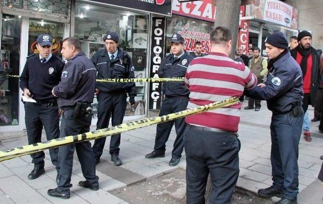 Emekli Polis, Baba İle Oğlunu Yaraladı 1