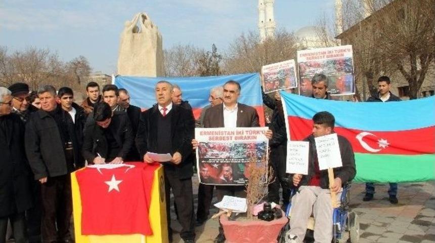 Ermenistan’da Tutsak Olan 2 Azerinin Bırakılması İçin İmza Kampanyası