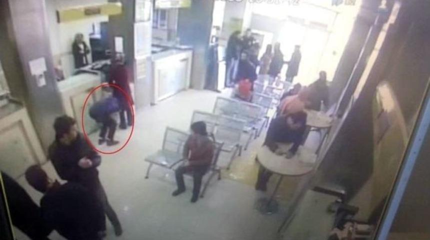 Bir Kadının Yere Düşürdüğü Parayı Alan Çocuk Yakalandı