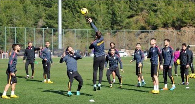 Galatasaray Taraftara Açık Idman Yaptı