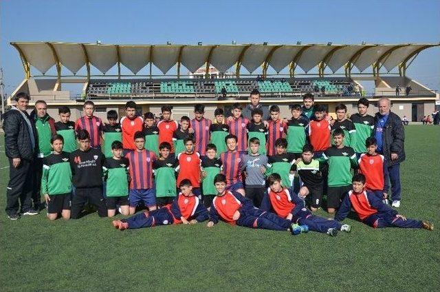 Minik Futbolcular Akhisar’da Futbol Şenliğinde Buluştu