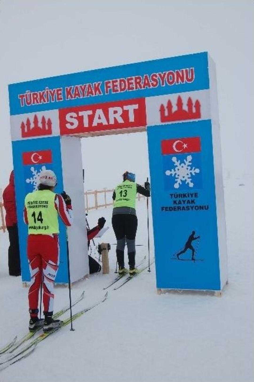 Bitlis&rsquo;te Kayaklı Koşu Yarışları D&uuml;zenlendi