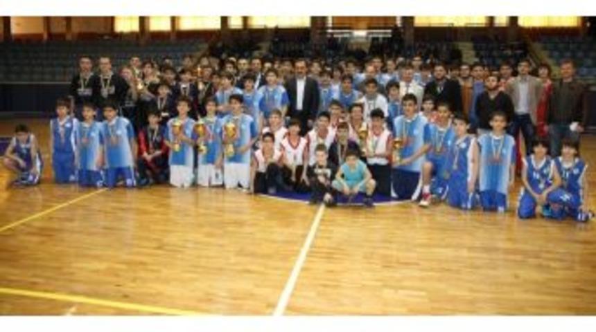 Sel&ccedil;uklu Belediyespor Kupaları Aldı