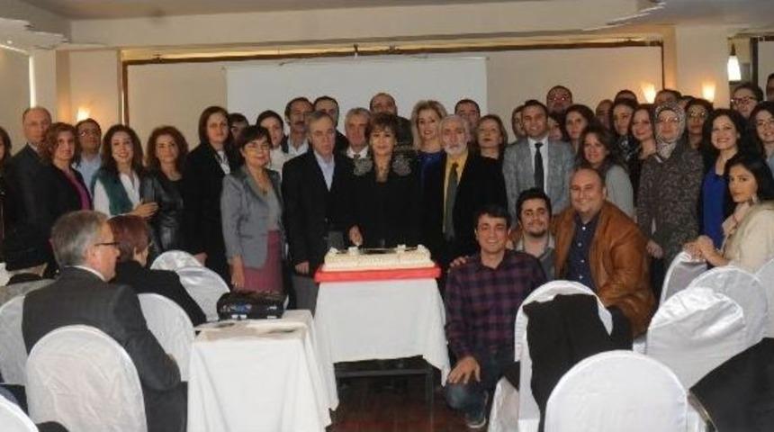 Profes&ouml;r T&uuml;r&rsquo;e H&uuml;z&uuml;nl&uuml; T&ouml;ren