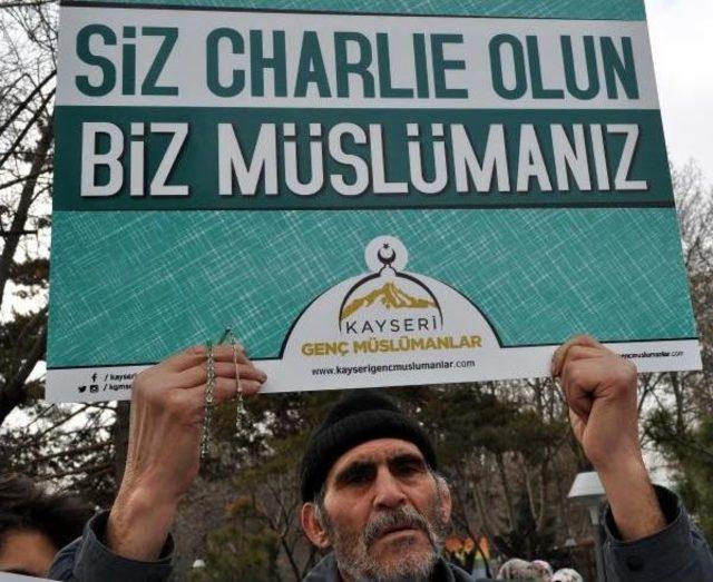 Charlie Hebdo Protestosunda, Kouachi Kardeşlere Övgü