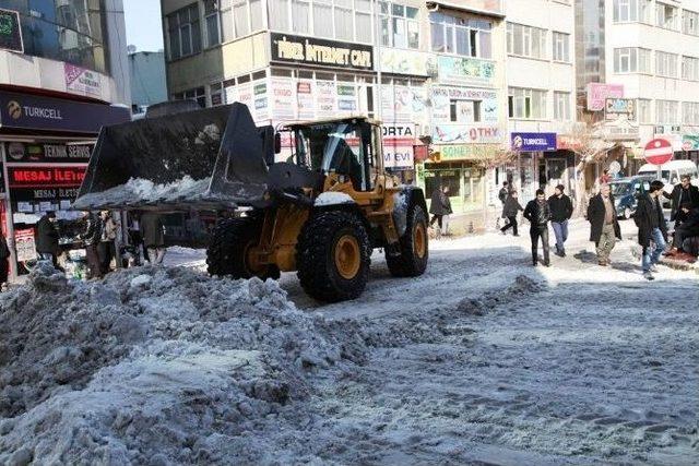 İpekyolu Belediyesi&rsquo;nden Kar Temizleme &Ccedil;alışması 1