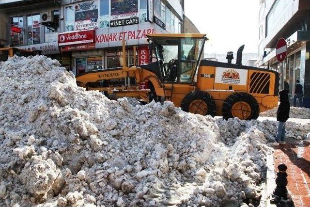 İpekyolu Belediyesi&rsquo;nden Kar Temizleme &Ccedil;alışması 2