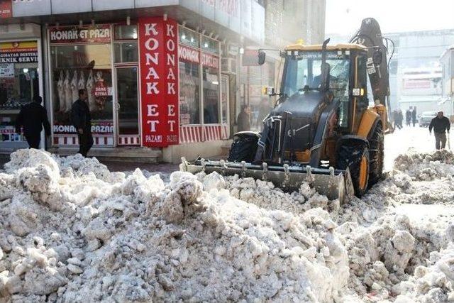 İpekyolu Belediyesi&rsquo;nden Kar Temizleme &Ccedil;alışması 3