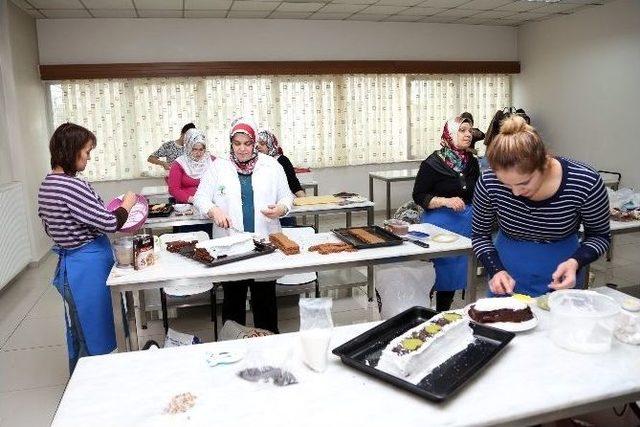 Şehitkamilli Ev Hanımları Pasta Kursuna Yoğun İlgi Gösterdi