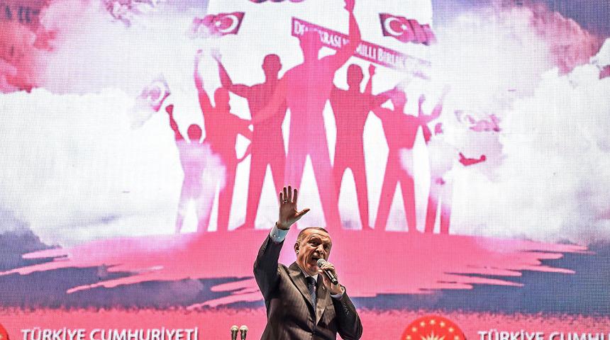 Tayland’da Erdoğan'a diktatör diyen spiker Phitaphon Eariyakun’u görevden uzaklaştırıldı