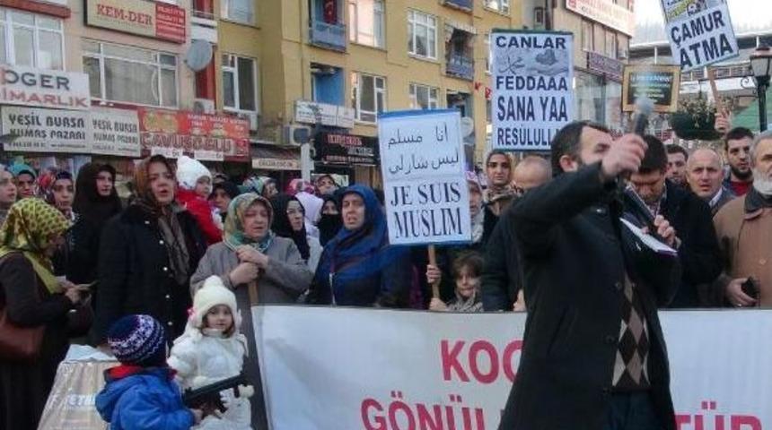 Charlie Hebdo Dergisi Ve Cumhuriyet Gazetesi Yaktılar