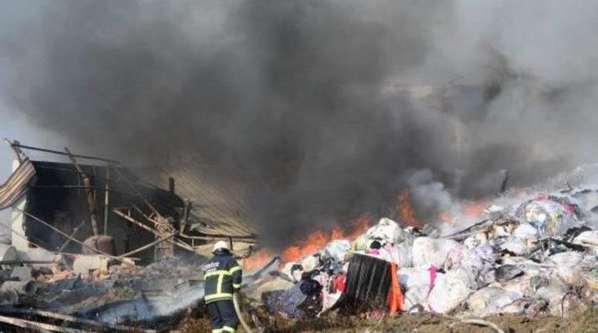 Geri D&ouml;n&uuml;ş&uuml;m Fabrikasında Yangın (2)