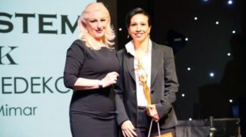 Yılın En İyi Mimarı &Ouml;d&uuml;l&uuml; G&uuml;lay Yedek&ccedil;i&rsquo;nin Oldu