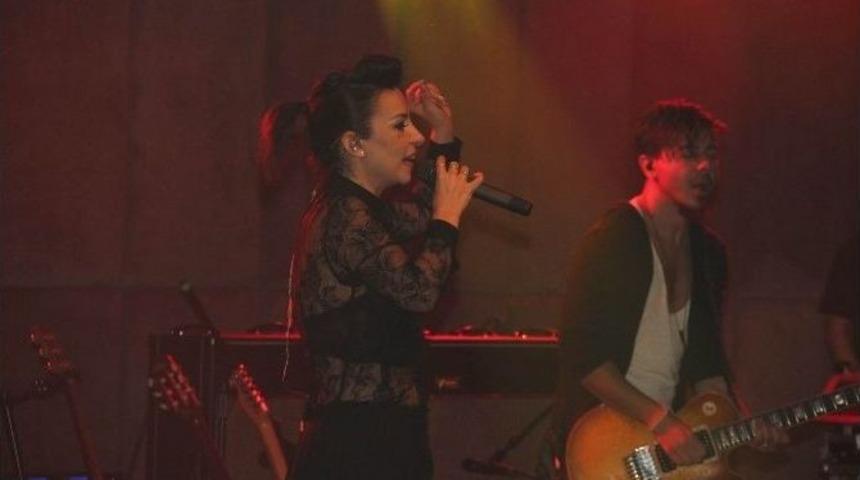 Bursa, Model İle Coştu