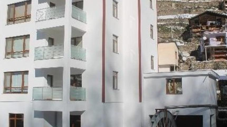 Kendi Evlerinin Elektriğini Kendileri &Uuml;retiyor