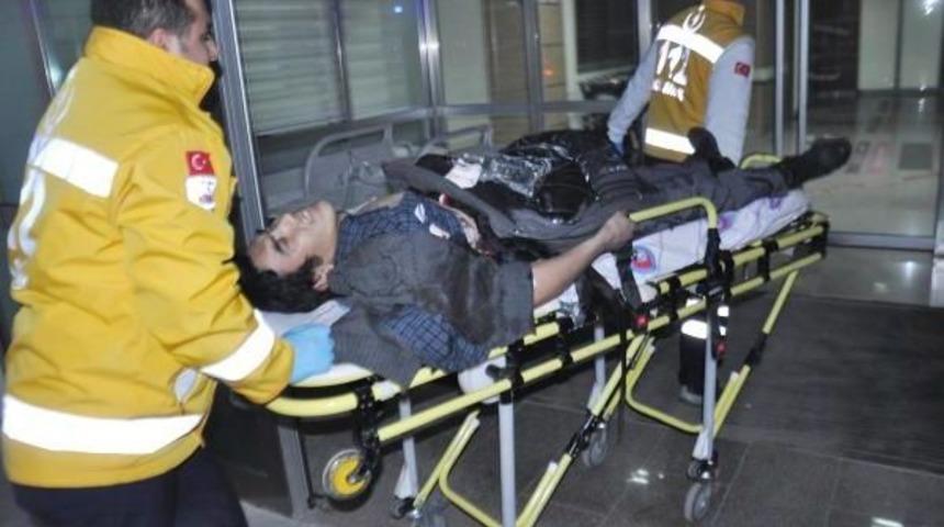 Afgan Sığınmacılar Sokakta Kavga Etti: 1 Yaralı