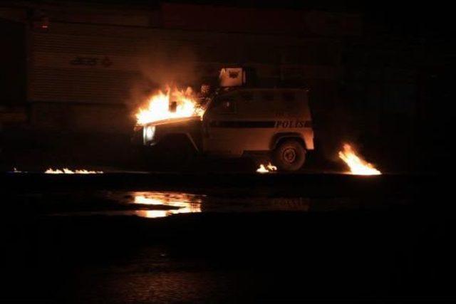 Silopi’De Yol Kesenler, Polis Araçlarına Molotofla Saldırdı