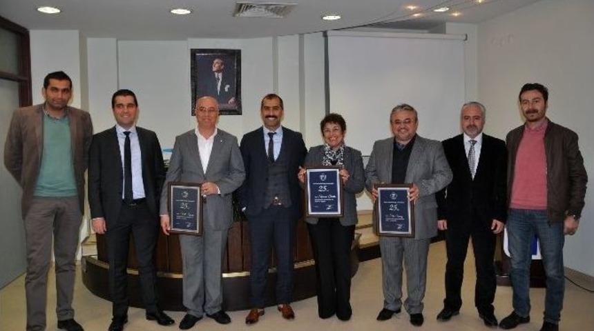 İmo&rsquo;dan Meslekte 25 Yılını Dolduranlara Plaket