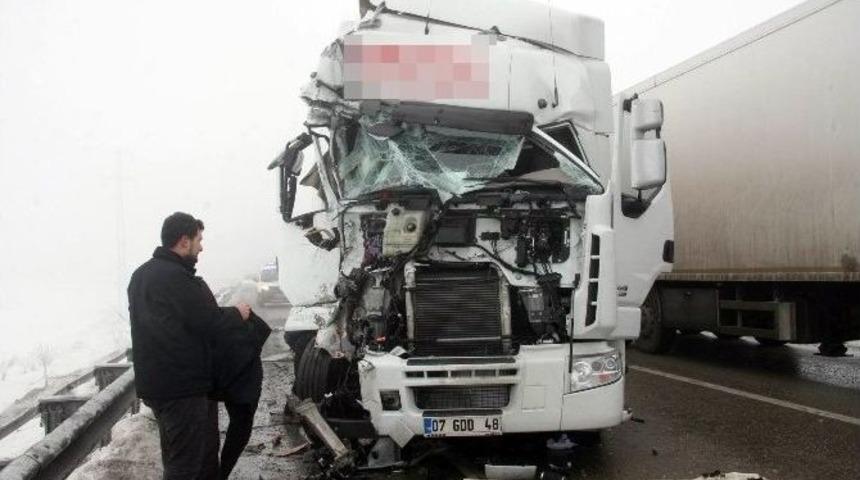 Afyonkarahisar&rsquo;da Zincirleme Trafik Kazası