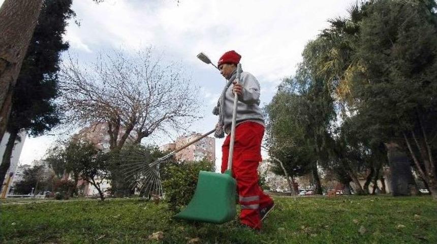 329 İş&ccedil;inin İ&ccedil;inde Tek Kadın