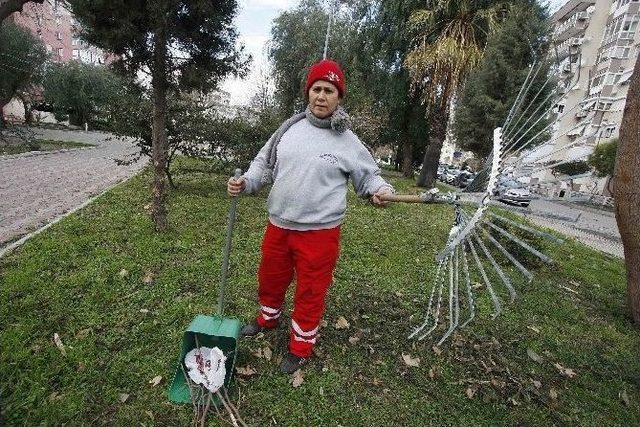 329 İş&ccedil;inin İ&ccedil;inde Tek Kadın 2